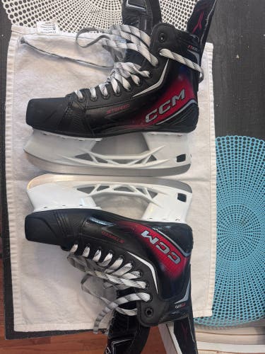 2025 CCM JetSpeed FT870 Hockey Skates Regular Width 9 (Used)