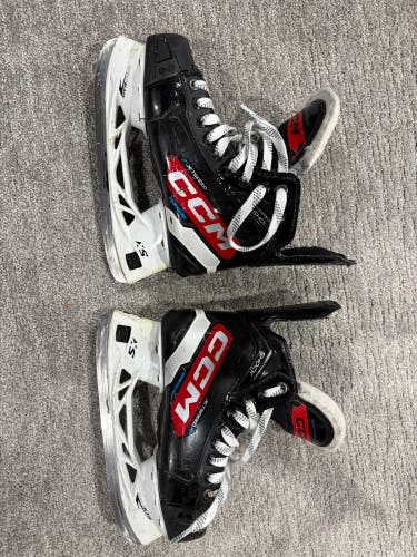 Black 2023 CCM JetSpeed Shock (SMU) Hockey Skates Regular Width Size 3 (Used)