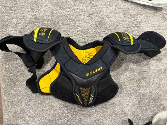 Medium Youth Bauer Supreme TotalOne MX3 Shoulder Pads (Used)
