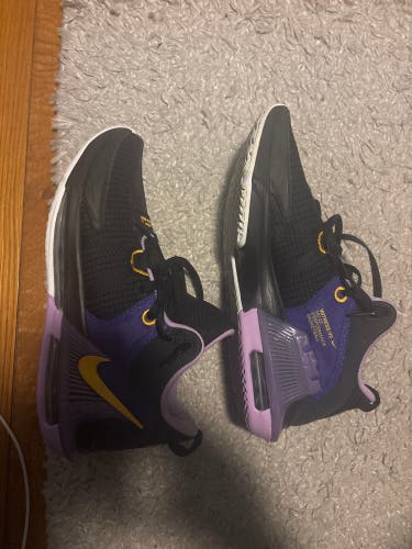 Men's Size M 11.0 (W 12.0) Nike lebron 21 Shoes (Used)