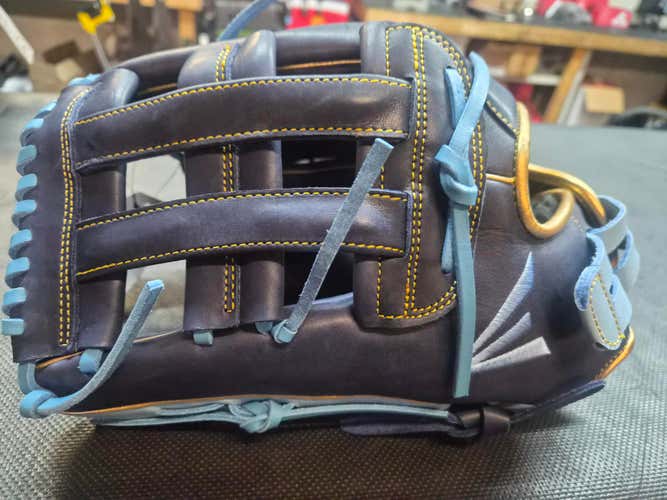 2025 EASTON TANTRUM SOFTBALL GLOVE