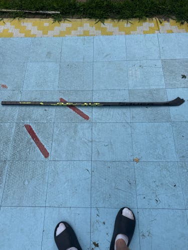 BROKEN Senior Bauer AG5NT Left Hand Hockey Stick P92 74 Flex (Used)