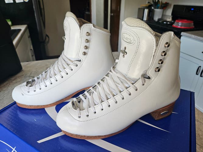 Riedell Figure Skates C Adult 7 (Used)