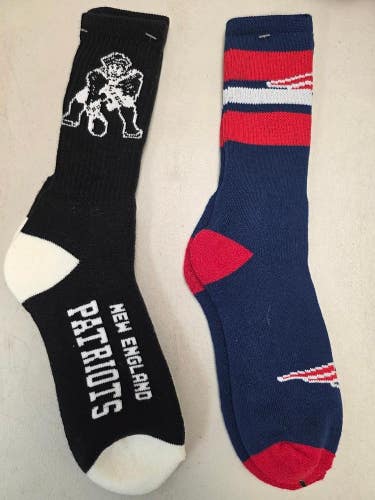 ST13 Mens NFL NEW ENGLAND PATRIOTS LOT of 2 Socks Large 8-13 NEW