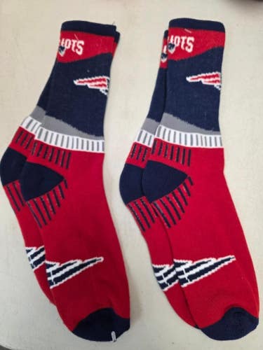 ST12 Mens NFL NEW ENGLAND PATRIOTS LOT of 2 Socks Large 8-13 NEW