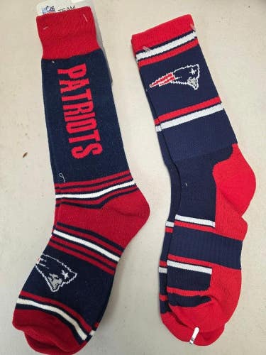 ST18 Mens NFL NEW ENGLAND PATRIOTS LOT of 2 Socks Large 8-13 NEW