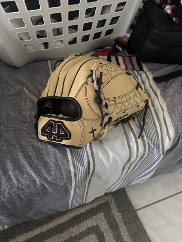 44 Pro Signature Series RH Baseball Glove 12.5" (New)