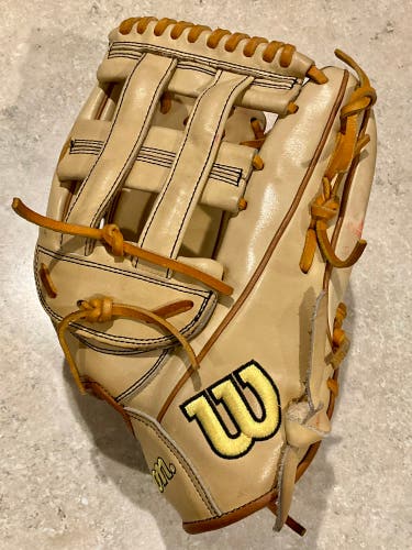 Wilson A2000 1799 RHT Outfield Baseball Glove 12.75" (Used)