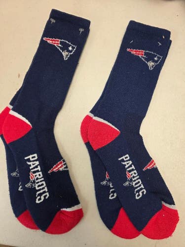 ST19 Mens NFL NEW ENGLAND PATRIOTS LOT of 2 Socks Large 8-13 NEW