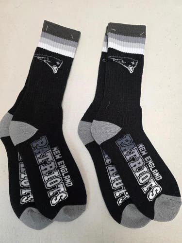 ST27 Mens NFL NEW ENGLAND PATRIOTS LOT of 2 Socks Large 8-13 NEW