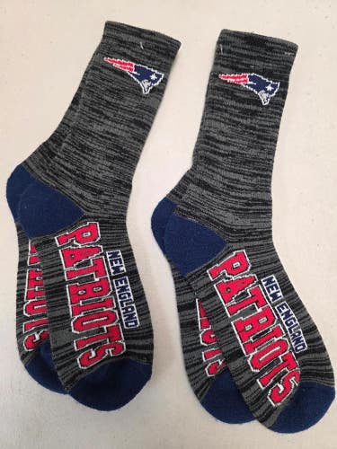 ST31 Mens NFL NEW ENGLAND PATRIOTS LOT of 2 Socks Large 8-13 NEW