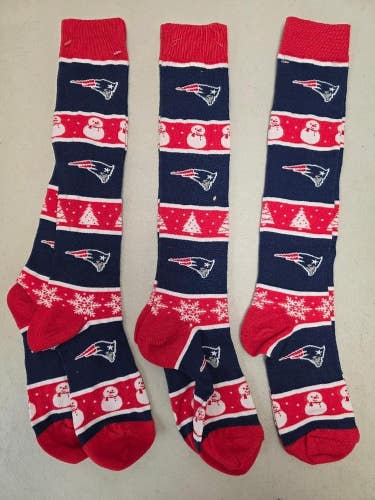 ST33 Mens NFL NEW ENGLAND PATRIOTS LOT of 3 Socks Medium 5-10 NEW