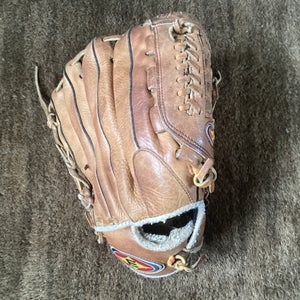Easton RH Pitcher's F125 Baseball Glove 12.5" (Used)