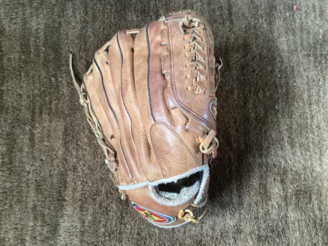 Easton RH Pitcher's F125 Baseball Glove 12.5" (Used)