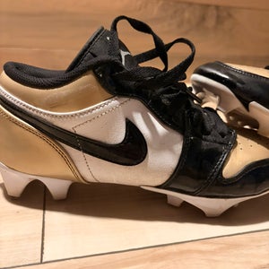 Size M 7.5  Nike Air Jordan Low Top Molded Football Cleats (Used)