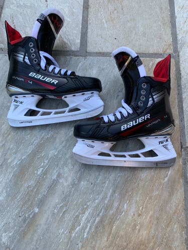 2023 Bauer Vapor X4 Hockey Skates Regular Width 7.5 (New)