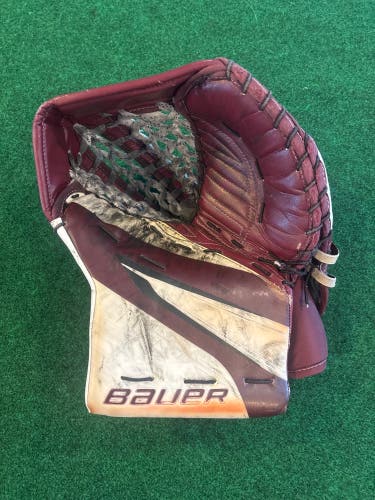 Maroon Senior Bauer Vapor Hyperlite 2 Goalie Glove (Used)