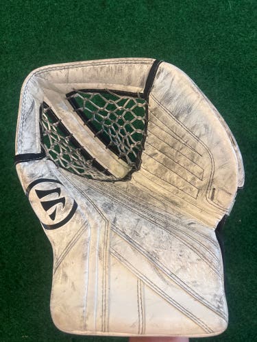 White Intermediate Warrior Ritual G6 E+ Goalie Glove Regular (Used)