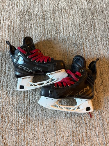 Junior CCM Tacks XF Pro Hockey Skates Regular Width Size 1.5 (Used)