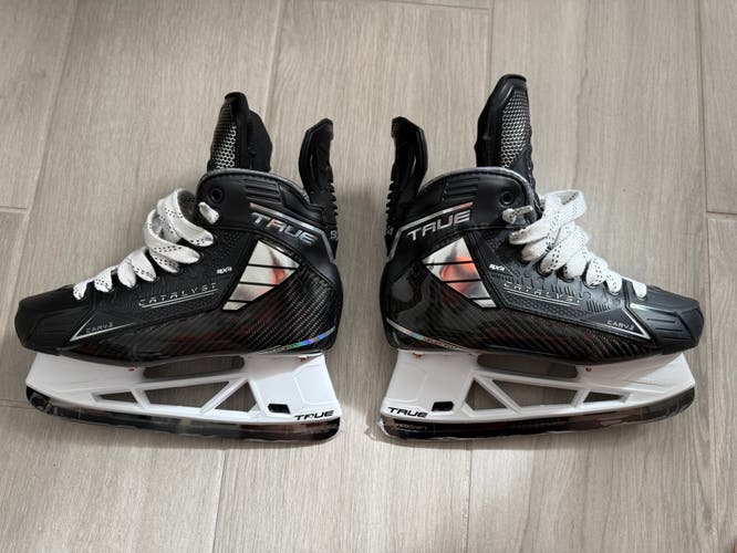 2024 True Catalyst 9x4 Hockey Skates Wide Width Size 6.5 (Used)