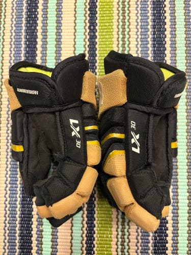 Junior Warrior Alpha LX 30 Gloves 11" (Used)