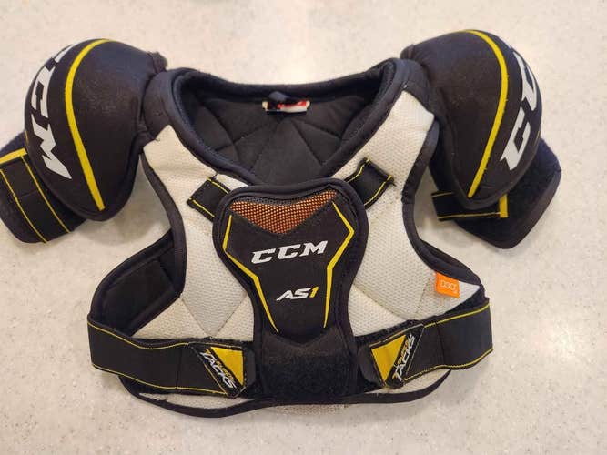 Medium Youth CCM Super Tacks AS1 Shoulder Pads (Used)
