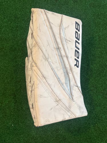 White Senior Bauer Vapor X5 Pro Goalie Blocker Regular (Used)