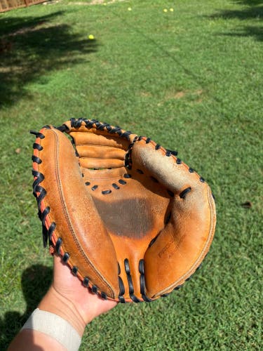 Wilson A2000 RH Catcher's Baseball Glove 32.5" (Used)