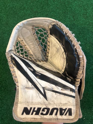 White Youth Vaughn Velocity V9 Goalie Glove Regular (Used)