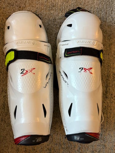 Intermediate Bauer Vapor 2X Shin Pads 13" (Used)