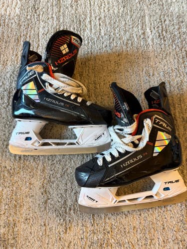Intermediate True HZRDUS 7x Hockey Skates Regular Width Size 5 (Used)