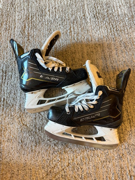 Intermediate Bauer Supreme M40 Hockey Skates Size 4 (Used)