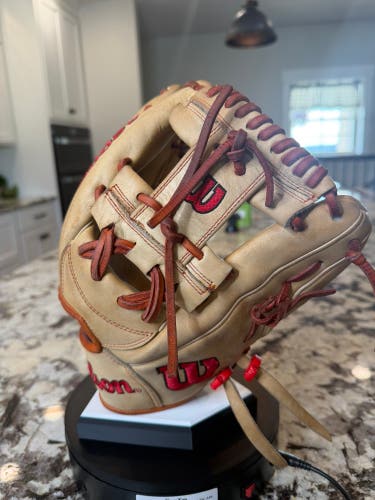 Wilson A2000 RH Baseball Glove 11.75" (Used)