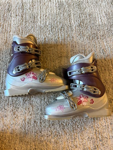Kid's Salomon T3 Ski Boots | Mondo 23/23.5, 276mm (Used)