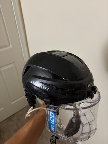 Medium Bauer Re-Akt 85 Helmet (Used)
