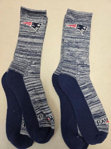 ST37 Mens NFL NEW ENGLAND PATRIOTS LOT of 2 Socks Large 8-13 NEW