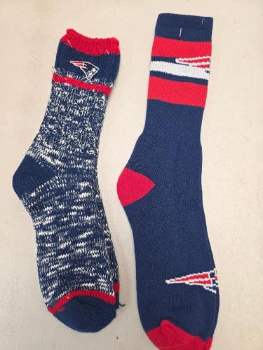 ST47 Mens NFL NEW ENGLAND PATRIOTS LOT of 2 Socks Large 8-13 NEW
