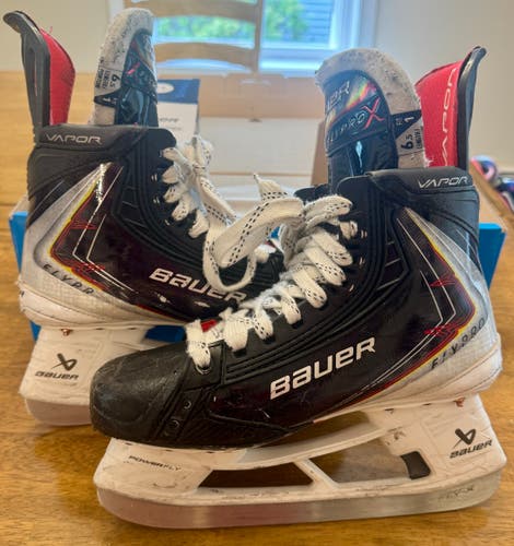 Bauer Vapor Flypro Hockey Skates Size 6.5 (Used)