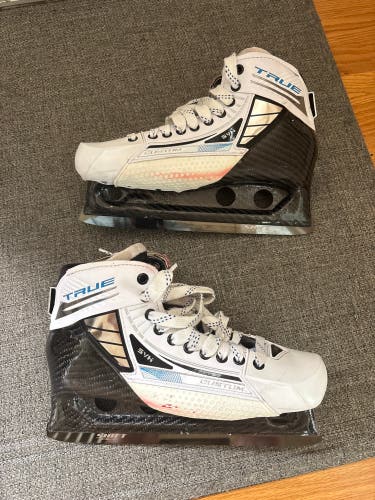 USED True 1 Piece Hockey Goalie Skates Regular Width Pro Stock 9.5 - Wedgewood SVH