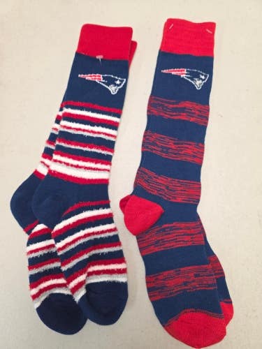 ST52 Mens NFL NEW ENGLAND PATRIOTS LOT of 2 Socks Medium 5-10 NEW