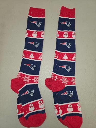 ST56 Mens NFL NEW ENGLAND PATRIOTS LOT of 2 Socks Medium 5-10 NEW