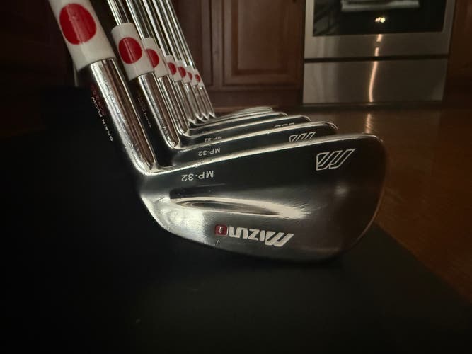 Men's 2007 Mizuno MP-32 Right Handed Iron Set Stiff Flex 37.5" (Used)