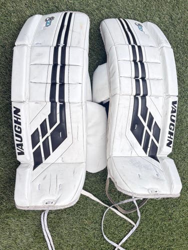 26" Vaughn Velocity VE8 Goalie Leg Pads (Used)