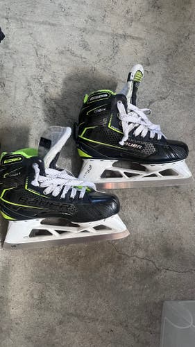Bauer GSX Hockey Goalie Skates Size 5 (Used)