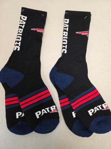 ST35 Mens NFL NEW ENGLAND PATRIOTS LOT of 2 Socks Large 8-13 NEW