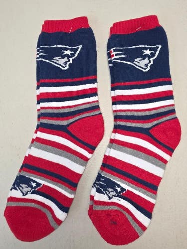 ST60 Mens NFL NEW ENGLAND PATRIOTS LOT of 2 Socks Large 8-13 NEW