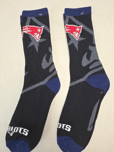 ST61 Mens NFL NEW ENGLAND PATRIOTS LOT of 2 Socks Large 8-13 NEW