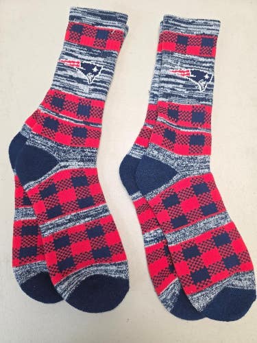ST62 Mens NFL NEW ENGLAND PATRIOTS LOT of 2 Socks Large 8-13 NEW