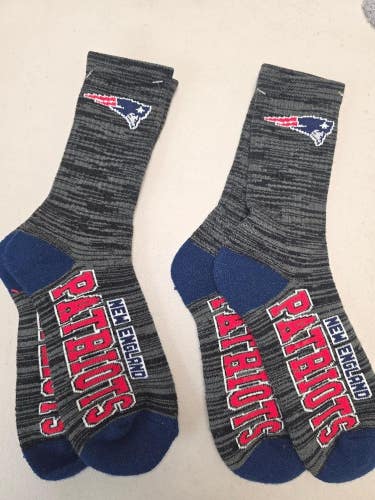 ST63 Mens NFL NEW ENGLAND PATRIOTS LOT of 2 Socks Large 8-13 NEW