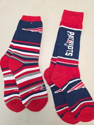 ST68 Mens NFL NEW ENGLAND PATRIOTS LOT of 2 Socks Medium 5-10 NEW